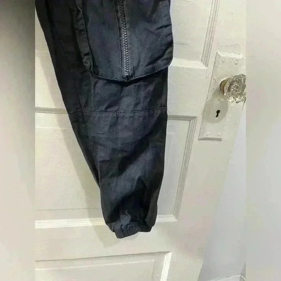 Cargo‎ style pants with pockets and buckle belt size small in black - Picture 5 of 8